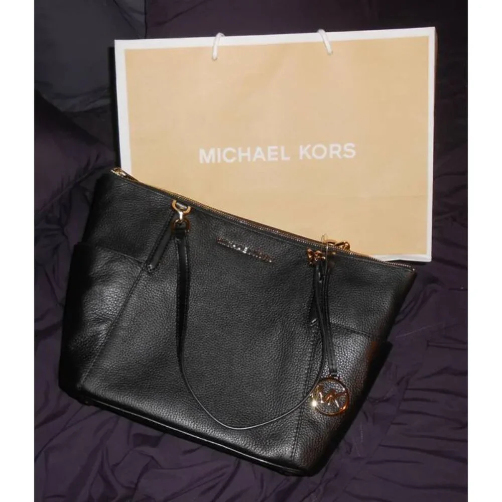 NWT LEATHER Michael Kors MK purse / shoulder bag NEW with tags